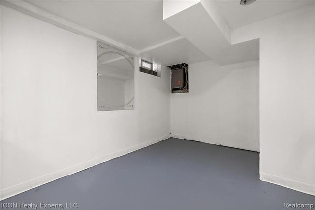 16 Utica Road, Pontiac, MI 48341