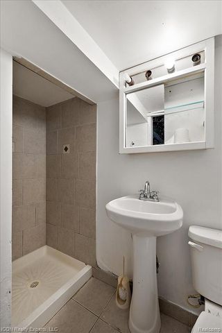 16 Utica Road, Pontiac, MI 48341