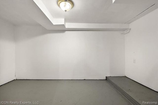 16 Utica Road, Pontiac, MI 48341