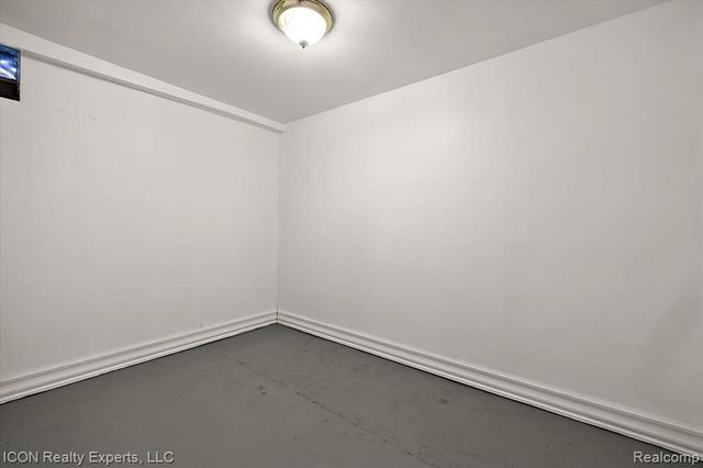 16 Utica Road, Pontiac, MI 48341