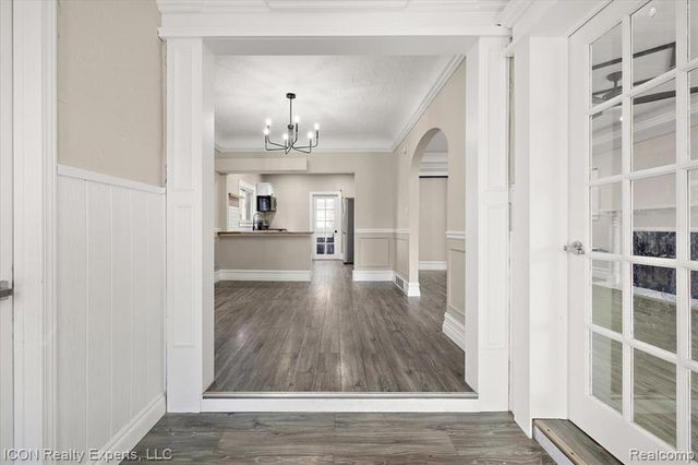 16 Utica Road, Pontiac, MI 48341