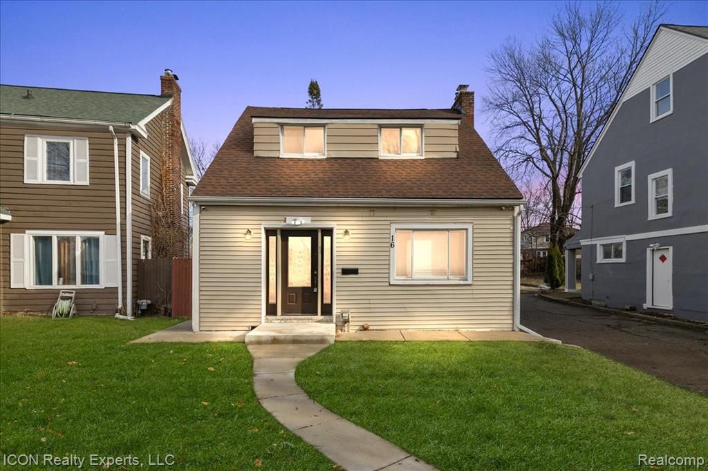 16 Utica Road, Pontiac, MI 48341