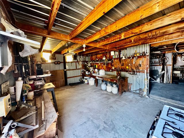 413 E Locust Street, Whitewright, TX 75491