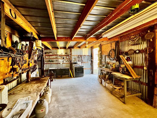 413 E Locust Street, Whitewright, TX 75491