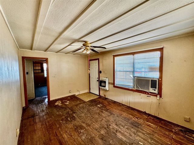 413 E Locust Street, Whitewright, TX 75491