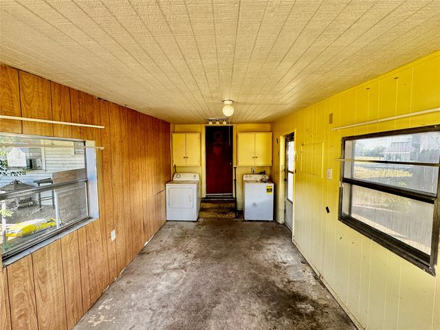 413 E Locust Street, Whitewright, TX 75491