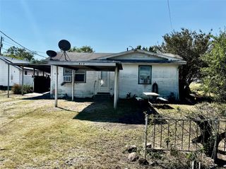 413 E Locust Street, Whitewright, TX 75491
