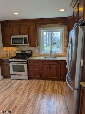 54 Riverview Cir, Little Falls Twp., NJ 07424