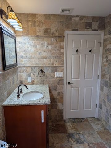 54 Riverview Cir, Little Falls Twp., NJ 07424