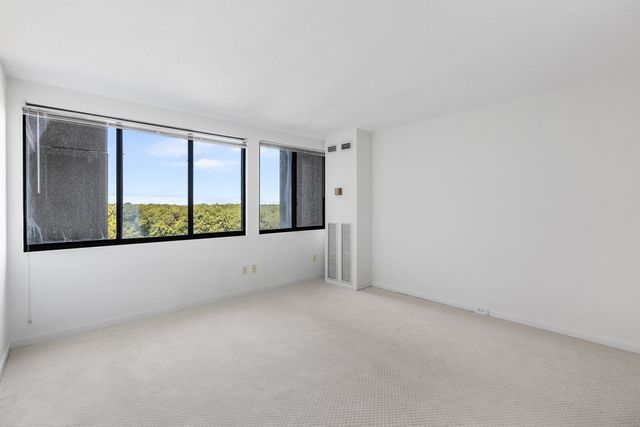 250 Hammond Pond Pkwy 1006N, Newton, MA 02467