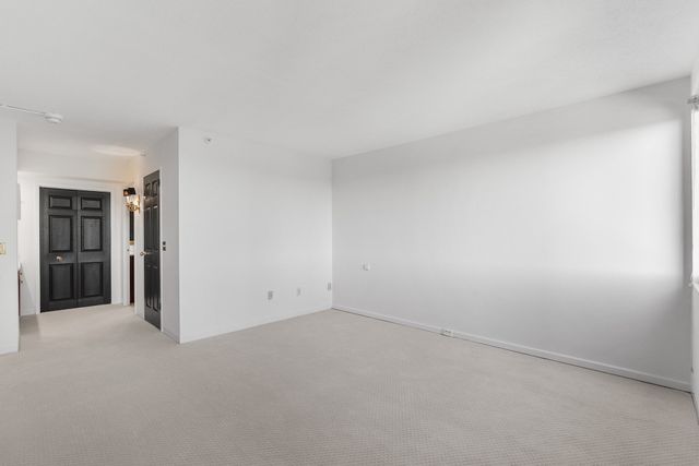 250 Hammond Pond Pkwy 1006N, Newton, MA 02467