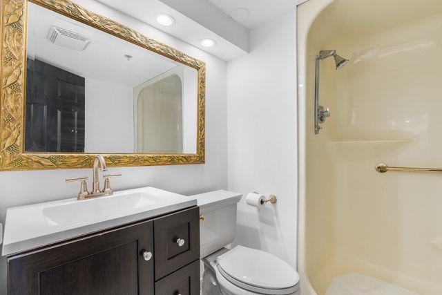 250 Hammond Pond Pkwy 1006N, Newton, MA 02467