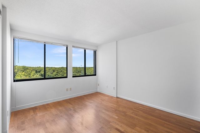 250 Hammond Pond Pkwy 1006N, Newton, MA 02467
