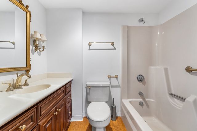 250 Hammond Pond Pkwy 1006N, Newton, MA 02467