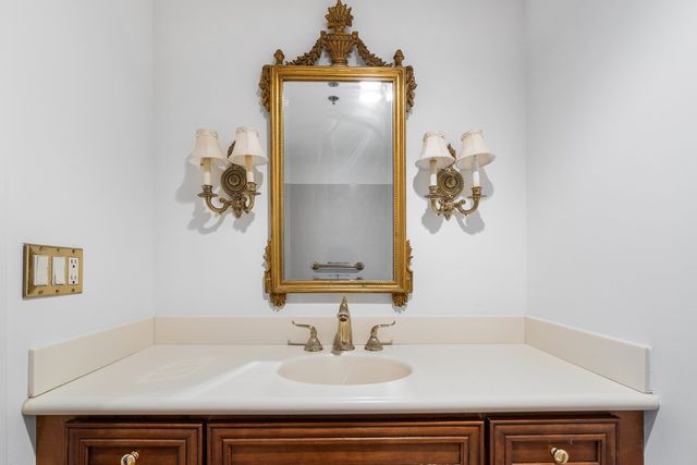 250 Hammond Pond Pkwy 1006N, Newton, MA 02467