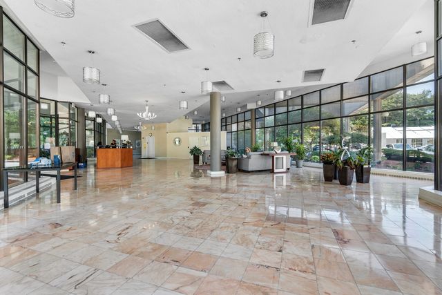 250 Hammond Pond Pkwy 1006N, Newton, MA 02467