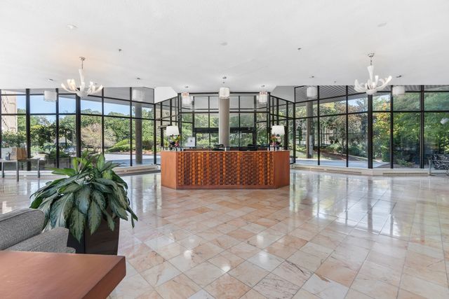 250 Hammond Pond Pkwy 1006N, Newton, MA 02467