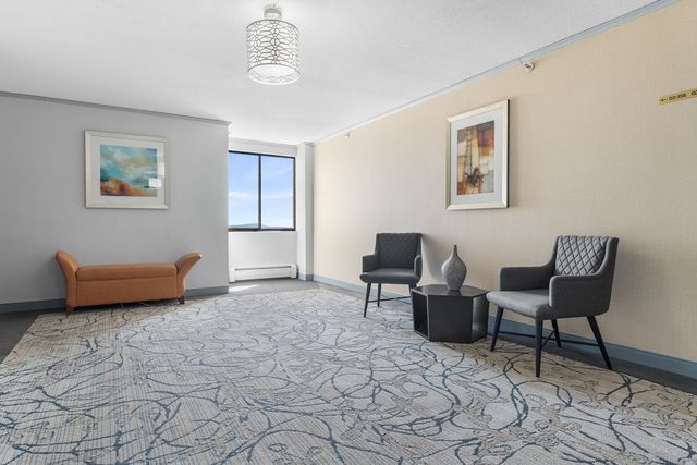 250 Hammond Pond Pkwy 1006N, Newton, MA 02467