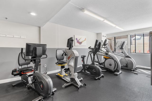 250 Hammond Pond Pkwy 1006N, Newton, MA 02467