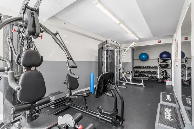 250 Hammond Pond Pkwy 1006N, Newton, MA 02467