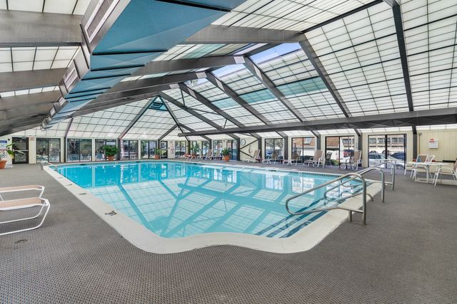 250 Hammond Pond Pkwy 1006N, Newton, MA 02467