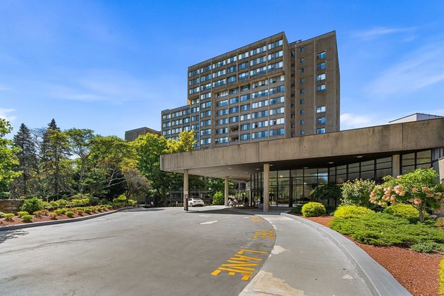 250 Hammond Pond Pkwy 1006N, Newton, MA 02467