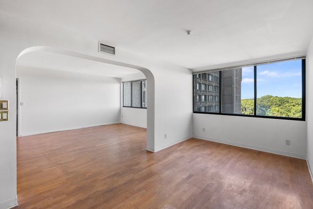 250 Hammond Pond Pkwy 1006N, Newton, MA 02467