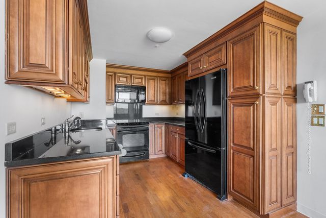 250 Hammond Pond Pkwy 1006N, Newton, MA 02467