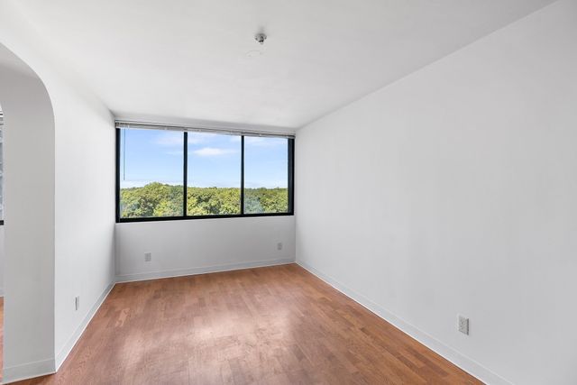 250 Hammond Pond Pkwy 1006N, Newton, MA 02467