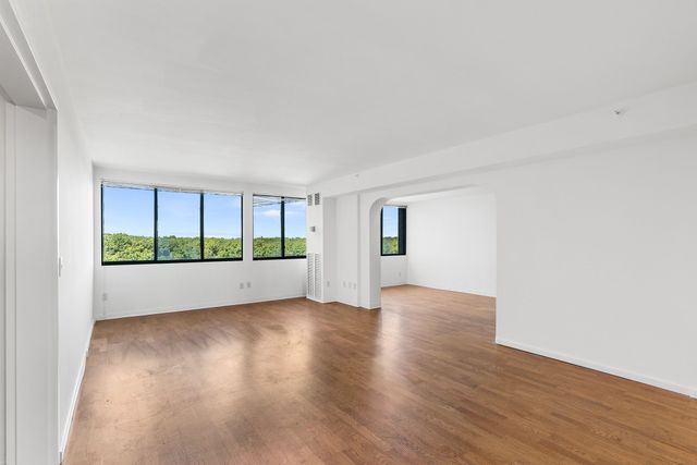 250 Hammond Pond Pkwy 1006N, Newton, MA 02467