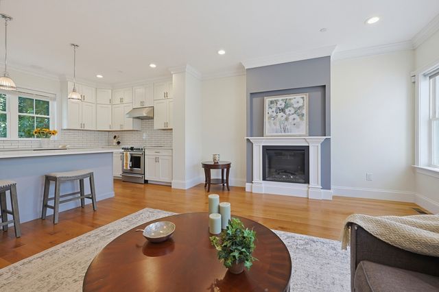 47 Mansfield St 45, Boston, MA 02134