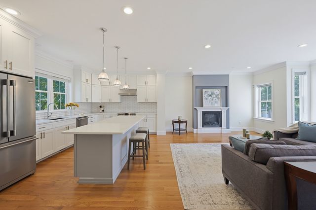 47 Mansfield St 45, Boston, MA 02134