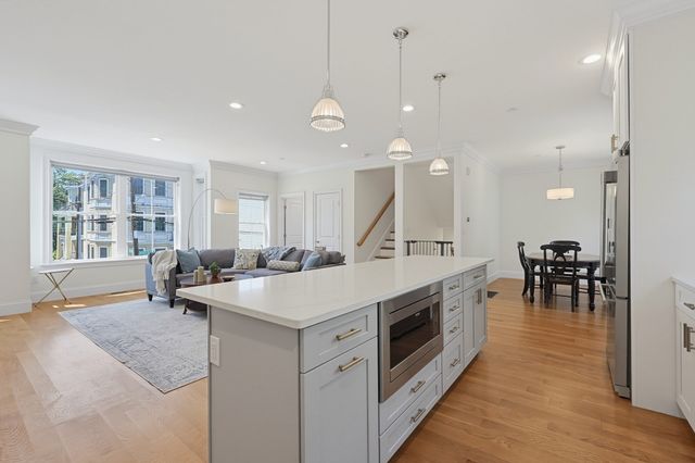 47 Mansfield St 45, Boston, MA 02134