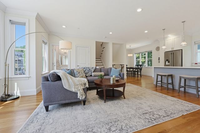 47 Mansfield St 45, Boston, MA 02134