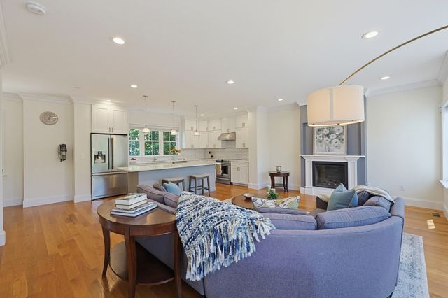 47 Mansfield St 45, Boston, MA 02134