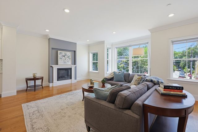 47 Mansfield St 45, Boston, MA 02134