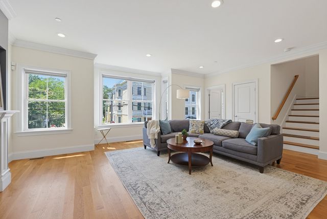 47 Mansfield St 45, Boston, MA 02134