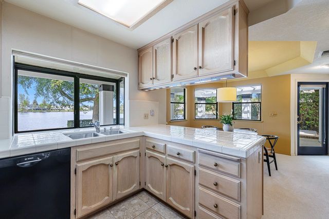 637 E Pintail Circle, Fresno, CA 93730