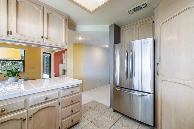 637 E Pintail Circle, Fresno, CA 93730