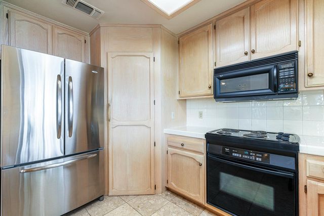 637 E Pintail Circle, Fresno, CA 93730