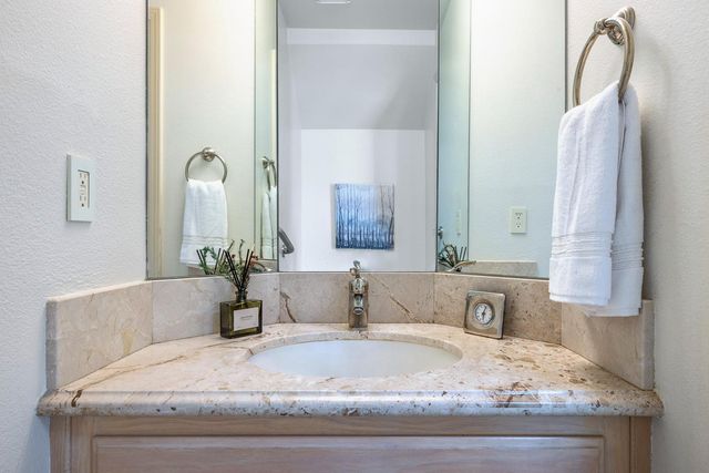 637 E Pintail Circle, Fresno, CA 93730