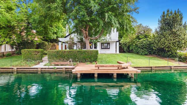 637 E Pintail Circle, Fresno, CA 93730