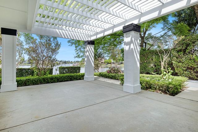 637 E Pintail Circle, Fresno, CA 93730