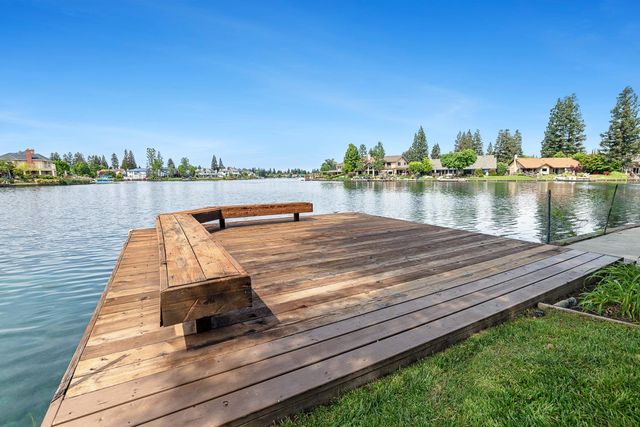 637 E Pintail Circle, Fresno, CA 93730