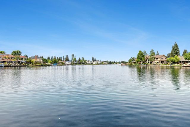 637 E Pintail Circle, Fresno, CA 93730