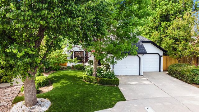 637 E Pintail Circle, Fresno, CA 93730