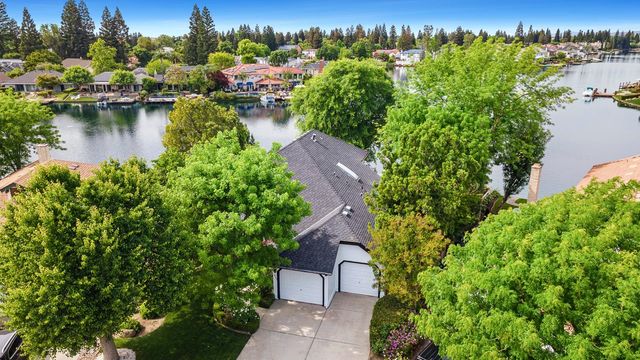 637 E Pintail Circle, Fresno, CA 93730