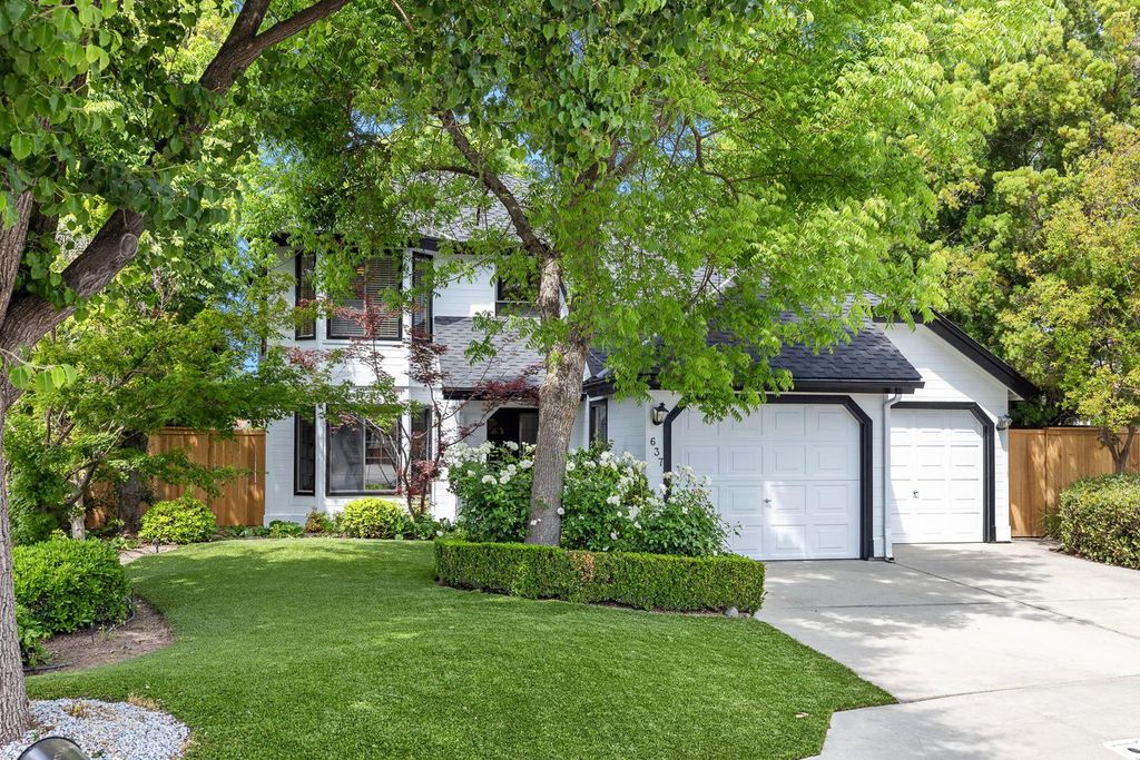 637 E Pintail Circle, Fresno, CA 93730