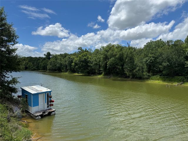 1312 County Road 2123, Palestine, TX 75801