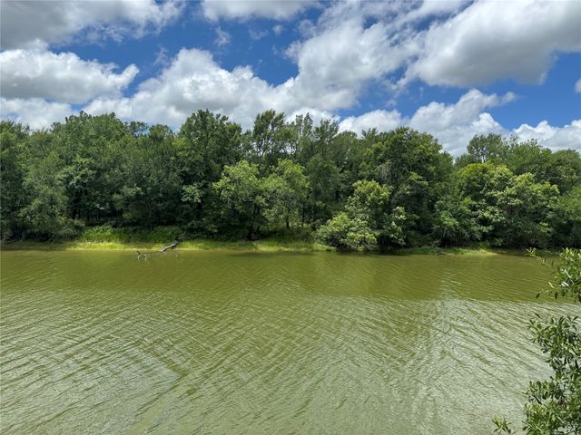 1312 County Road 2123, Palestine, TX 75801